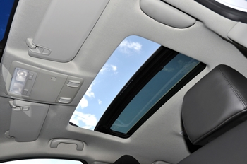 A versão LTZ traz teto solar de fábrica